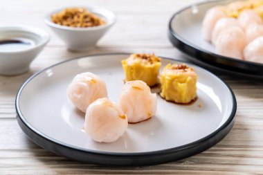 Çin karides pişmiş hamur tatlısı - Asya gıda tarzı