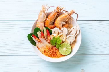Baharatlı karides çorbası (Tom Yum Goong) - Tay geleneksel gıda
