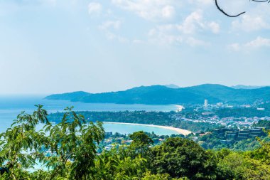 Tropikal plaj manzarası, Karon view Phuket, Tayland - tatil tatil kavramı üzerine gelin