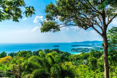 Tropikal plaj manzarası, Karon view Phuket, Tayland - tatil tatil kavramı üzerine gelin