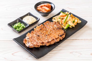 sebze - Asya tarzı ile dilimlenmiş domuz biftek ızgara