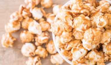 Patlamış Mısır ile karamel kase