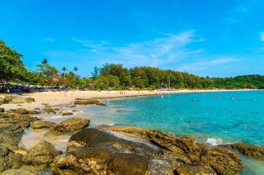 Güzel tropikal plaj ve deniz - tatil tatil kavramı