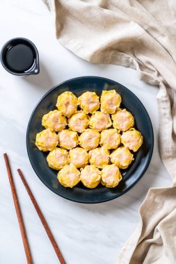 Karides Çince buğulanmış Dumpling sos ile