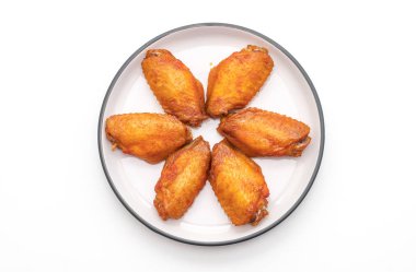 Beyaz arka plan üzerinde izole Barbekü tavuk kanadı