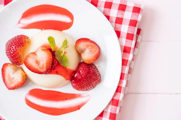 Йогуртовый Пудинг Свежей Клубникой Здоровая Еда Десерт — стоковое фото