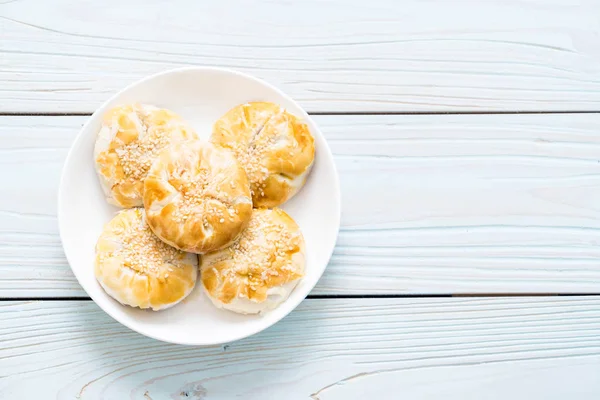 Hausgemachter Apfelkuchen Asiatischen Stil Auf Holz Hintergrund — Stockfoto