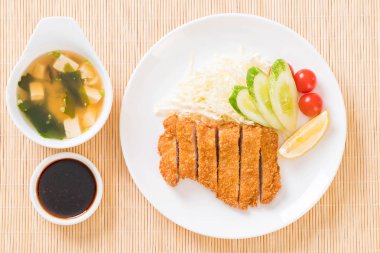 Japon kızartılmış domuz pirzolası (tonkatsu seti) - Japon yemek tarzı