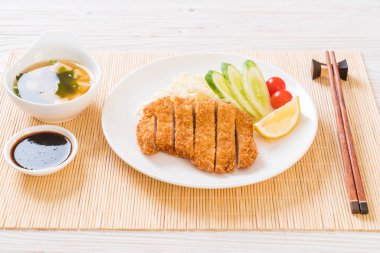 Japon kızartılmış domuz pirzolası (tonkatsu seti) - Japon yemek tarzı