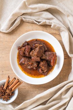 herb - Phuket Tayland geleneksel gıda tarzı ile domuz eti güveç