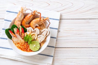 Baharatlı karides çorbası (Tom Yum Goong) - Tay geleneksel gıda