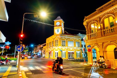 Phuket, Tayland, 18 Nisan 2018: Çin Portekiz tarzı eski binalar ile eski şehir Phuket Tayland Phuket çok ünlü bir turistik yer.