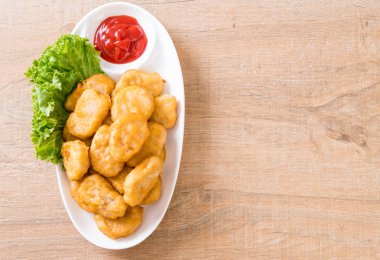 Soslu tavuk nugget, sağlıksız yemek.