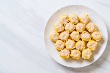 Karides Çince buğulanmış Dumpling sos ile