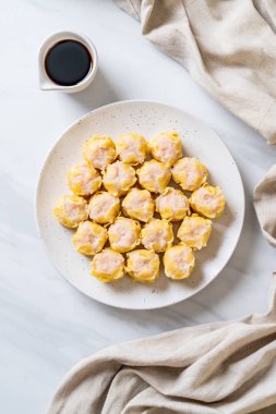 Karides Çince buğulanmış Dumpling sos ile