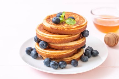 Taze yaban mersinli gözleme.