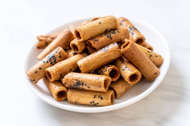 Taylandlı çıtır Hindistan cevizi roll - Tay tatlı snack