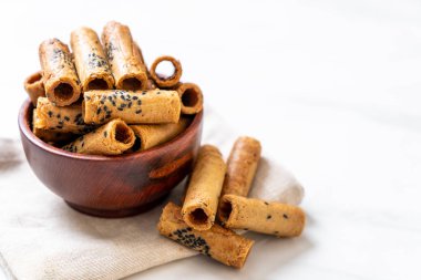 Taylandlı çıtır Hindistan cevizi roll - Tay tatlı snack