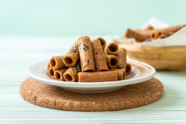 Taylandlı çıtır Hindistan cevizi roll - Tay tatlı snack