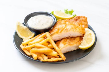 Balık ve cips - sağlıksız gıda