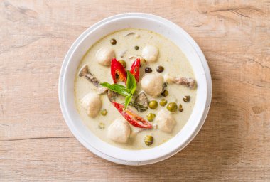 Balık top - Tay gıda ile yeşil köri