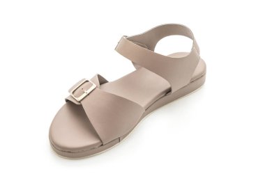 Kadınlar beyaz arka plan üzerinde izole sandalet deri