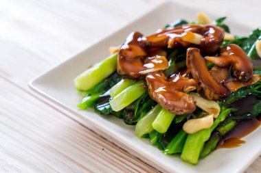 Sarımsaklı istiridye soslu kızarmış Hong Kong Kale heyecan