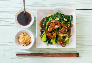 Sarımsaklı istiridye soslu kızarmış Hong Kong Kale heyecan