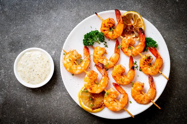 Grilled Tiger Shrimps Skewers Lemon Seafood Style — Stock Photo, Image