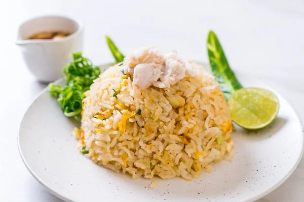 Nasi Goreng Dengan Kepiting Dengan Sayuran — Stok Foto