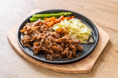 sıcak plaka - Asya tarzı domuz biftek dilimlenmiş