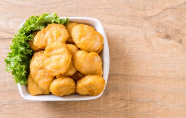 Soslu tavuk nugget, sağlıksız yemek.