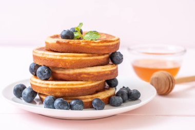 Taze yaban mersinli gözleme.