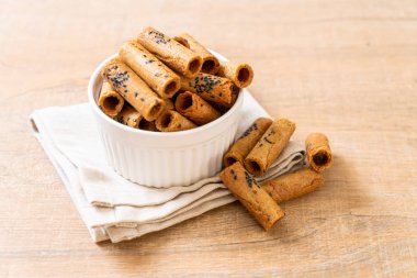 Taylandlı çıtır Hindistan cevizi roll - Tay tatlı snack