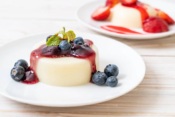 Budino Yogurt Con Mirtilli Freschi Cibo Sano Dessert — Foto Stock