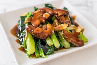 Sarımsaklı istiridye soslu kızarmış Hong Kong Kale heyecan