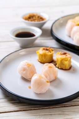 Çin karides pişmiş hamur tatlısı - Asya gıda tarzı