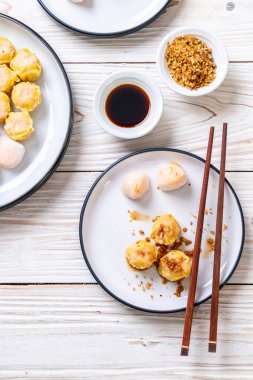 Çin karides pişmiş hamur tatlısı - Asya gıda tarzı