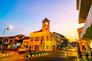 Phuket, Tayland, 18 Nisan 2018: Çin Portekiz tarzı eski binalar ile eski şehir Phuket Tayland Phuket çok ünlü bir turistik yer.