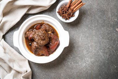 herb - Phuket Tayland geleneksel gıda tarzı ile domuz eti güveç