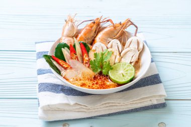 Baharatlı karides çorbası (Tom Yum Goong) - Tay geleneksel gıda