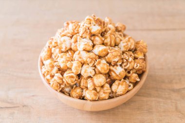 Patlamış Mısır ile karamel kase