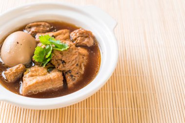 tatlı sos haşlanmış yumurta ile tofu kase