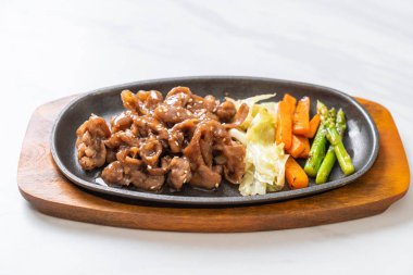 sıcak plaka - Asya tarzı domuz biftek dilimlenmiş
