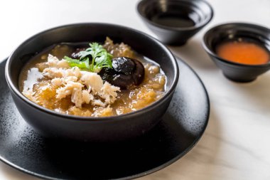 Yengeç kase kırmızı et suyu çorbası kızarmış balık Maw