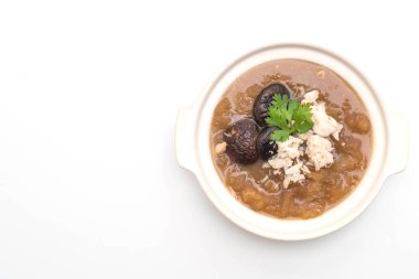 Yengeç beyaz arka plan üzerinde izole kase kırmızı et suyu çorbası kızarmış balık Maw