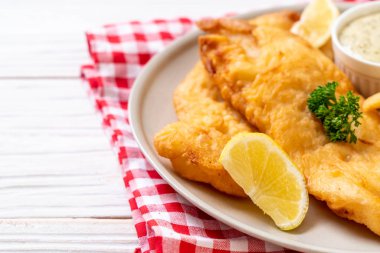 Balık ve patates kızartması. Sağlıksız yiyecekler.