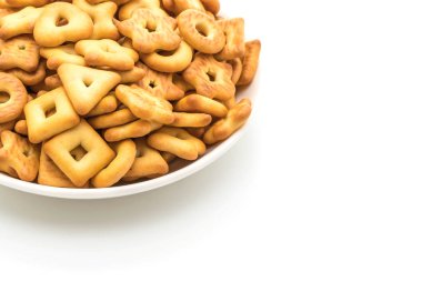 Beyaz arka plan üzerinde izole bisküvi kraker