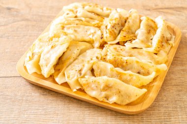 Japon gyoza 'sı ya da soya soslu hamur tatlısı.