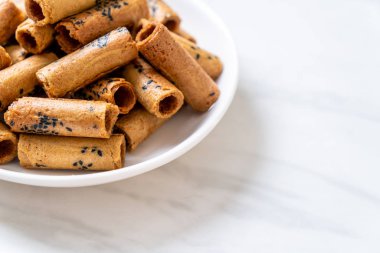 Taylandlı çıtır Hindistan cevizi roll - Tay tatlı snack